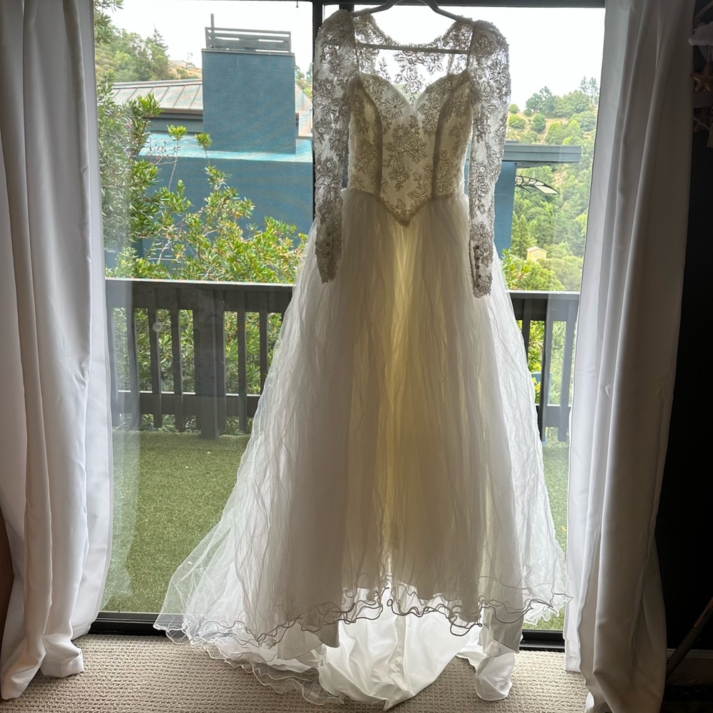 Elegant Lace Wedding Dress